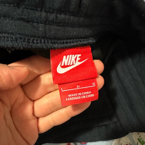 2 pairs women’s Nike tech, fleece size, large, navy and black gently used - Picture 5 of 7